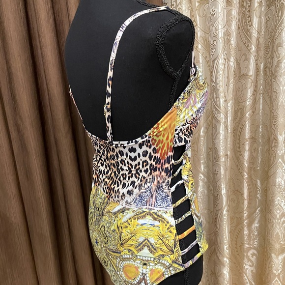 One-piece swimsuit - Picture 7 of 11